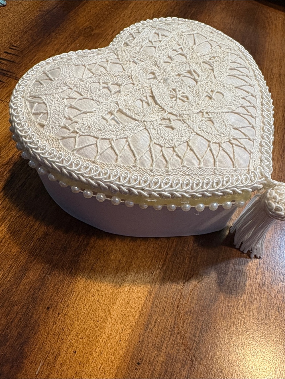 Elegant Vintage Heart-Shaped Lace Jewelry Box in Cream - Picture 4 of 4